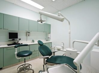 Exigências legais para a prática da odontologia no Brasil
